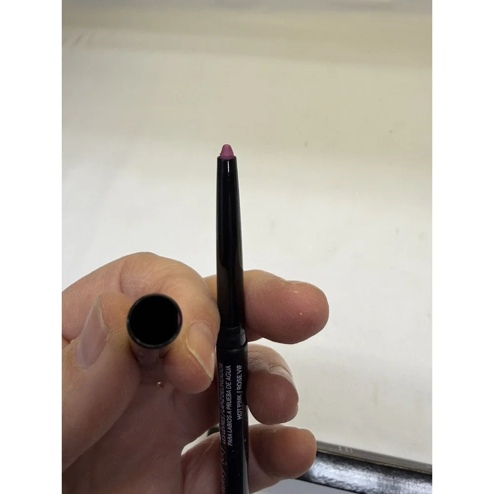Mary Kay Waterproof Lip Liner Retractable W/Built-in-Sharpener Hot Pink
